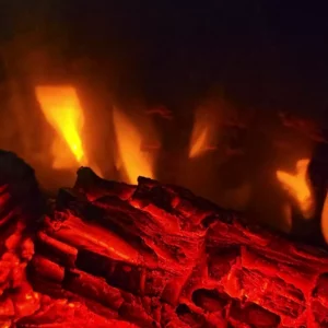 Видео продолжительностью 13 секунд дрова горящие в камине