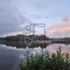 Бегущая вдоль леса река не только создает живописные пейзажи, но и служит важной частью экосистемы, поддерживая жизнь множества растений и животных. Это напоминание о том, как природа взаимодействует с нами и какие невероятные моменты она может предложить. Включив это изображение в ваш контент, вы можете способствовать улучшению восприятия окружающей среды и вдохновлять других на исследование природных достопримечательностей. Заключение, которое можно сделать из этой картины, является призывом к уважению и сохранению наших природных ресурсов, а также к поиску гармонии с окружающим миром