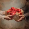 Фотография подарочной коробки идеально подходит для использования в блогах, посвященных праздникам, рукоделию и креативным идеям оформления подарков. Эта картинка привлечет внимание ваших читателей и поможет вам выделиться среди большого потока контента. Суть в деталях — от фактуры бумаги до сияния ленты — помогает создать атмосферу доверия и тепла, которая удерживает внимание аудитории. Этот рисунок подарочная коробка становится центром концепции подарков и вдохновляющим акцентом в любом креативном проекте