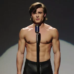 Мужчина на сцене